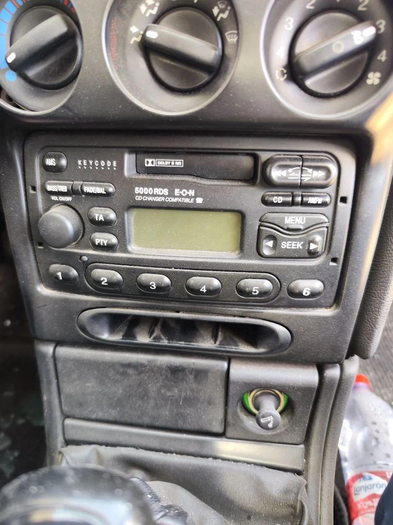 Foto de SISTEMA AUDIO / RADIO CD FORD MONDEO BERLINA (GD) 1.8 Turbodiesel CAT (90 CV / 66 KW)
