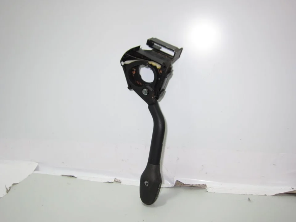 Foto de MANDO LIMPIA VOLKSWAGEN GOLF III (1H1)(11.1991) 1.9 TDI (90 CV / 66 KW) referencia 1H6953503AA