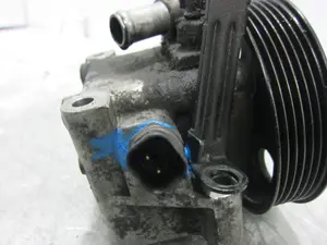Foto de BOMBA DIRECCION FORD FOCUS BERLINA (CAP) referencia 4M5Q3A733AR foto 6