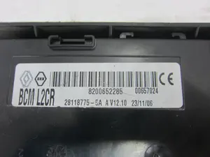 Foto de CAJA RELES / FUSIBLES RENAULT CLIO III 1.5 dCi Diesel (68 CV / 50 KW) referencia 8200652285 foto 2