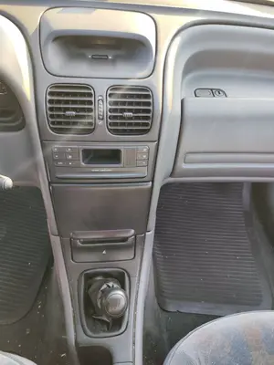 Foto de CONSOLA CENTRAL RENAULT LAGUNA (B56) 2.0 (113 CV / 83 KW) foto 2