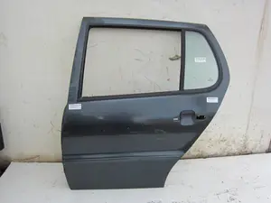 Foto de PUERTA TRASERA IZQUIERDA VOLKSWAGEN POLO III BERLINA (6N2) 1.4 16V (75 CV / 55 KW)
