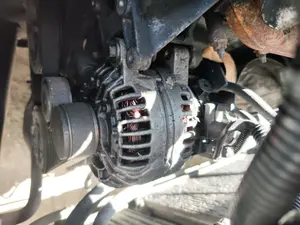 Foto de ALTERNADOR CITROEN C4 BERLINA 1.6 16V HDi (90 CV / 66 KW) referencia 5705NH