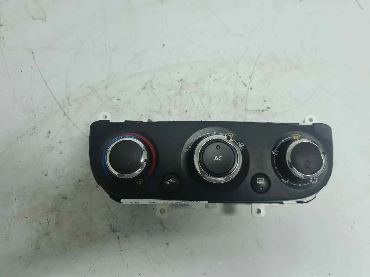 Foto de MANDO CALEFACCION / AIRE ACONDICIONADO RENAULT CLIO IV 1.5 dCi Diesel FAP (90 CV / 66 KW) referencia T1019676Z