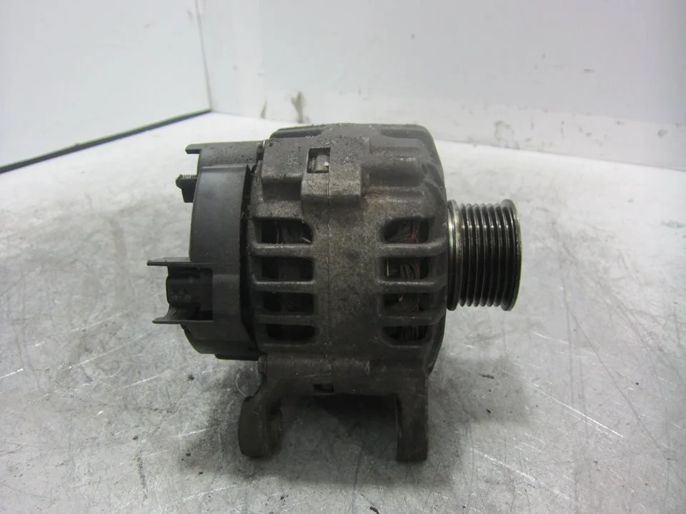 Foto de ALTERNADOR RENAULT CLIO III 1.2 (75 CV / 55 KW) referencia 8200654541B
