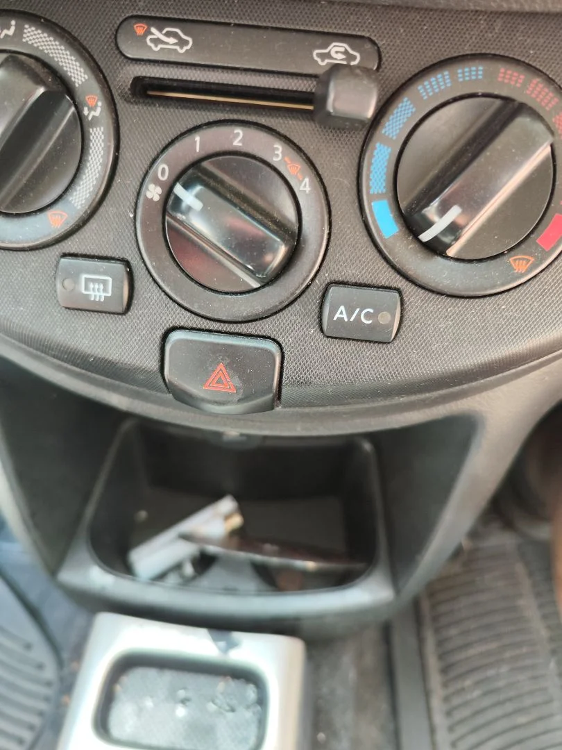 Foto de WARNING NISSAN NOTE (E11E) 1.4 CAT (88 CV / 65 KW)