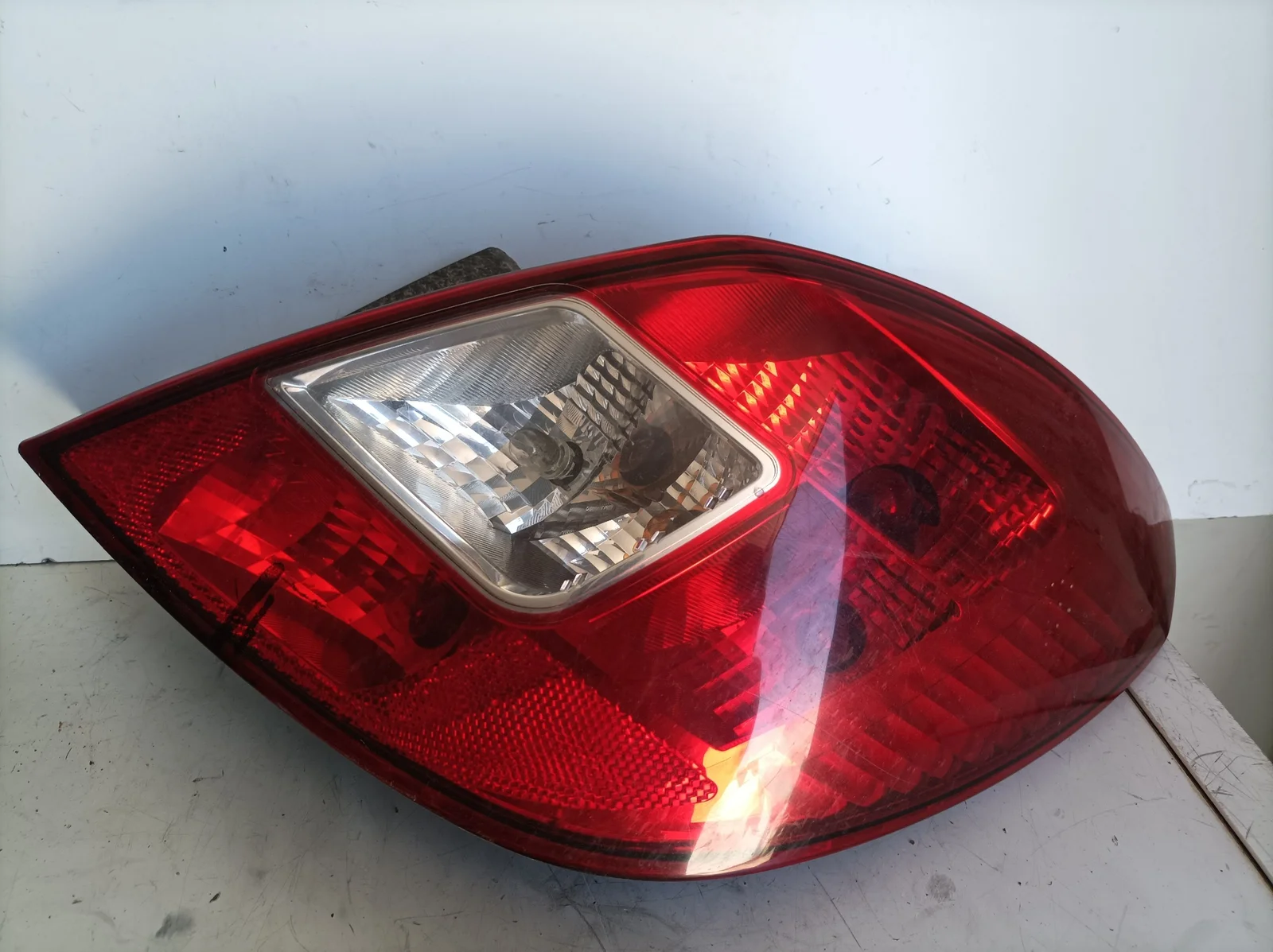 Foto de PILOTO TRASERO DERECHO OPEL CORSA D referencia 13188046
