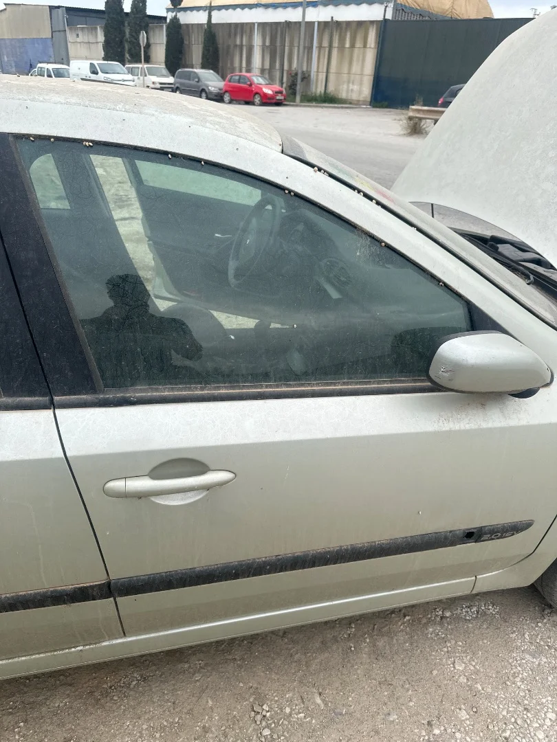 Foto de PUERTA DELANTERA DERECHA RENAULT LAGUNA II (BG0) 2.0 (135 CV / 99 KW) referencia 7751472438