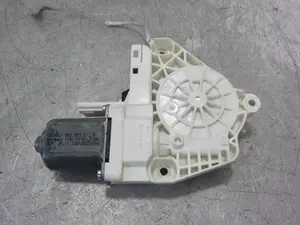 Foto de MOTOR ELEVALUNAS TRASERO IZQUIERDO PORSCHE CAYENNE (TIPO 92A) referencia 8K0959812A foto 1