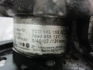 Foto de BOMBA DIRECCION VOLKSWAGEN PASSAT BERLINA (3B3) referencia 8E0145155N foto 4