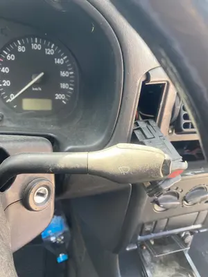 Foto de MANDO LIMPIA VOLKSWAGEN POLO III (6N1) 1.4  (60 CV / 44 KW)