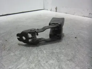 Foto de ENGANCHE CINTURON TRASERO CENTRAL FORD MONDEO BERLINA (GE) 2.0 16V DI TD CAT (116 CV / 85 KW) referencia 3301211D foto 4