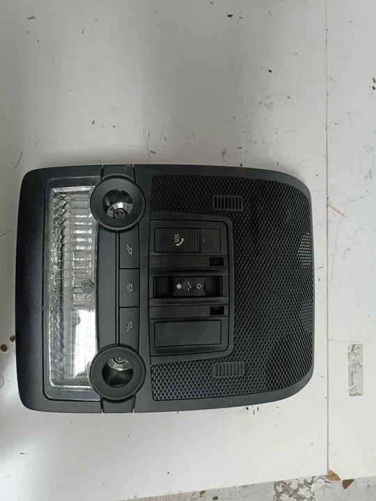 Foto de LUZ INTERIOR BMW SERIE X5 (E70) 4.4 V8 32V CAT Twin Turbo (555 CV / 408 KW) referencia 6131920660902