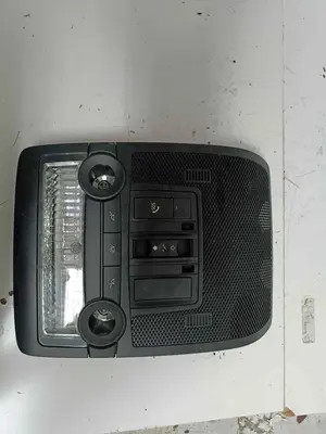 Foto de LUZ INTERIOR BMW SERIE X5 (E70) 4.4 V8 32V CAT Twin Turbo (555 CV / 408 KW) referencia 6131920660902