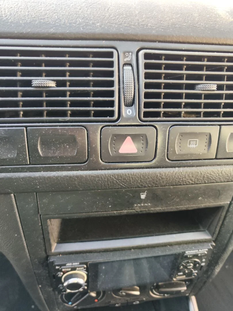 Foto de WARNING VOLKSWAGEN GOLF IV BERLINA (1J1)(10.1997) 2.0 (116 CV / 85 KW)