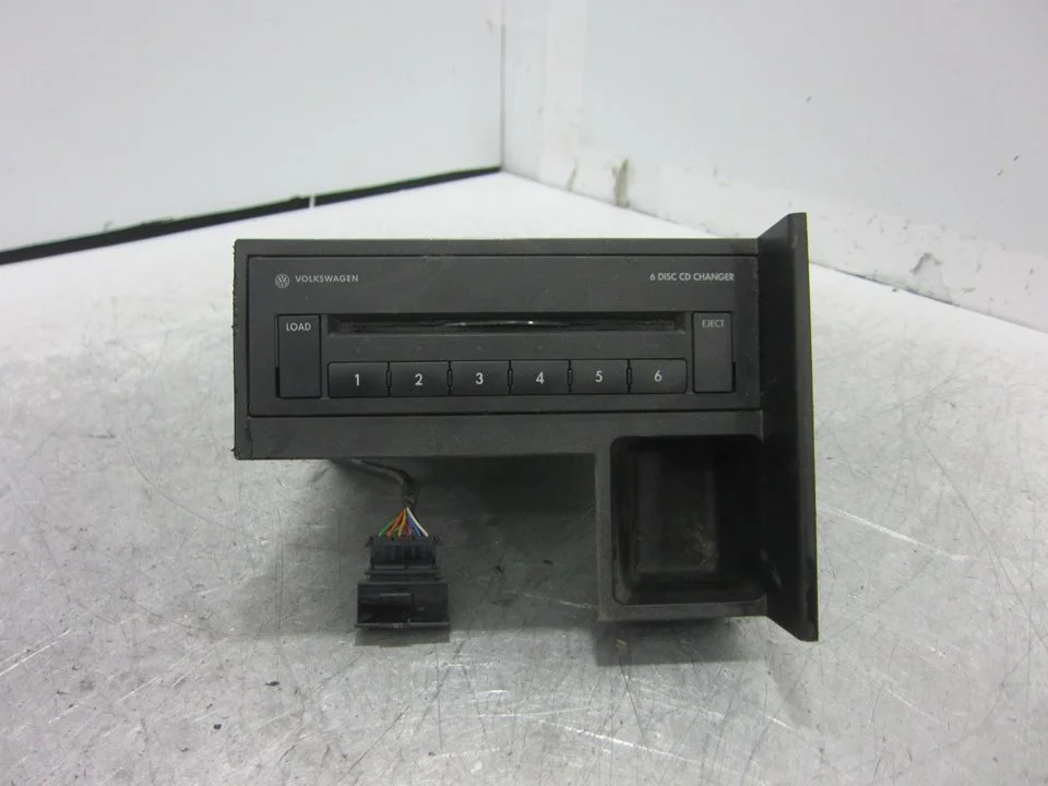 Foto de SISTEMA AUDIO / RADIO CD VOLKSWAGEN TOURAN (1T2) 1.9 TDI (105 CV / 77 KW) referencia 1T0035110A