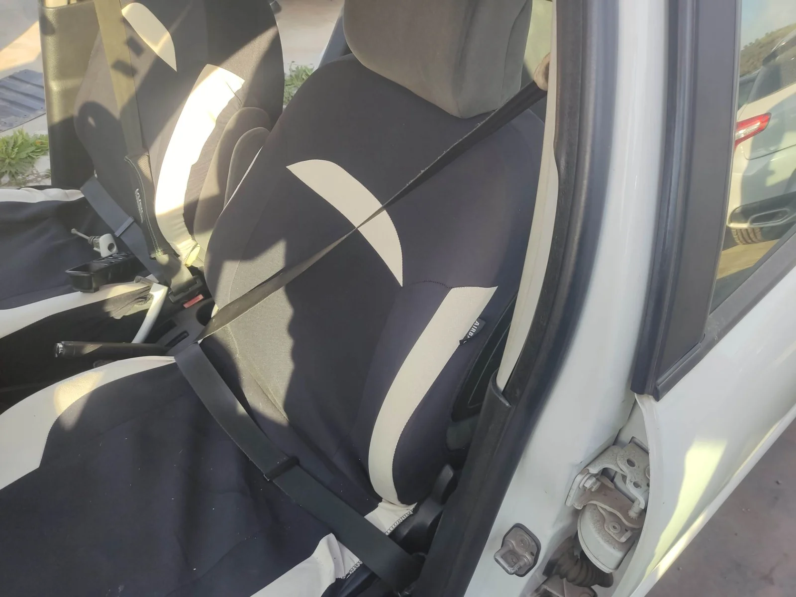 Foto de CINTURON SEGURIDAD DELANTERO IZQUIERDO PEUGEOT 207 1.6 HDi FAP CAT (9HZ / DV6TED4) (109 CV / 80 KW) referencia 8975CE