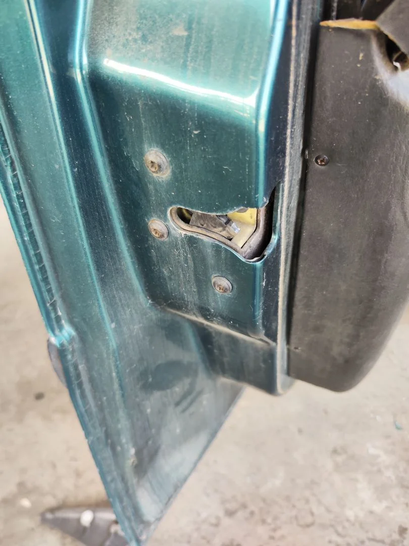 Foto de CERRADURA PUERTA DELANTERA IZQUIERDA FORD FOCUS BERLINA (CAK) 1.6 16V CAT (101 CV / 74 KW)