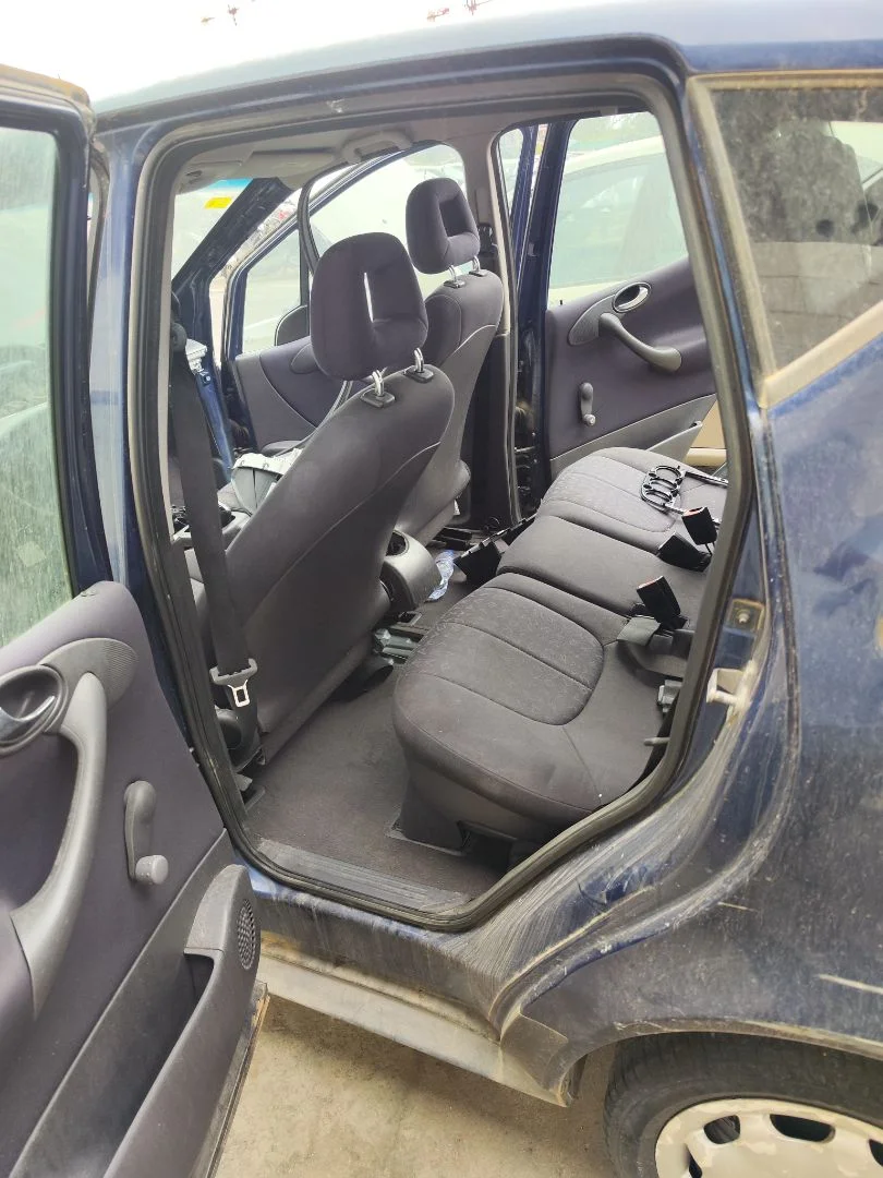 Foto de GOMAS CONTORNO PUERTA MERCEDES-BENZ CLASE A (BM 168) 1.4 CAT (82 CV / 60 KW)