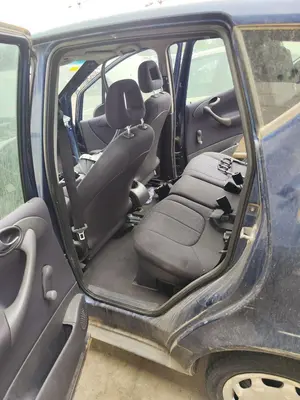 Foto de GOMAS CONTORNO PUERTA MERCEDES-BENZ CLASE A (BM 168) 1.4 CAT (82 CV / 60 KW)