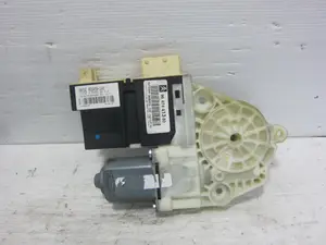 Foto de MOTOR ELEVALUNAS DELANTERO DERECHO CITROEN C4 SEDAN 1.6 16V HDi FAP (109 CV / 80 KW) referencia 9647441380 foto 1