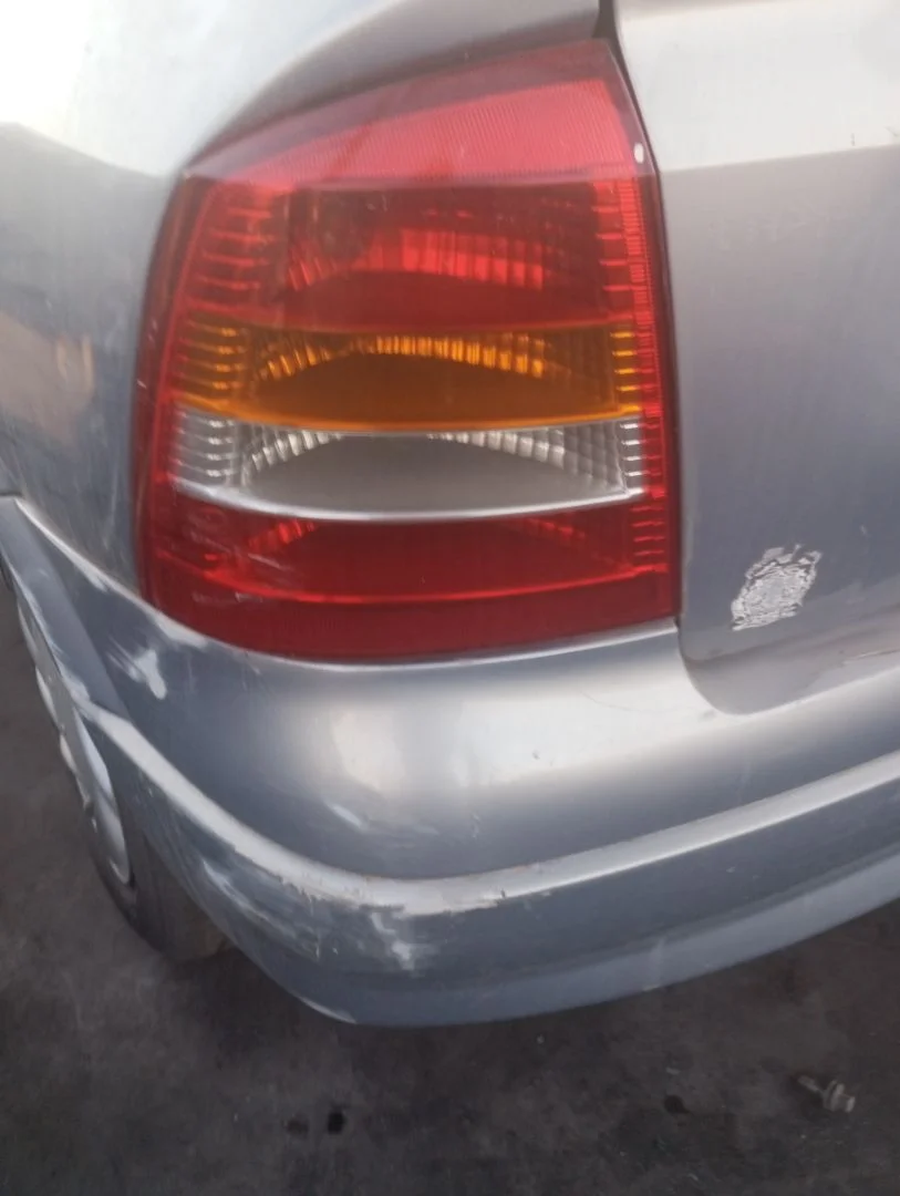 Foto de PILOTO TRASERO IZQUIERDO OPEL ASTRA G BERLINA 1.6 CAT (Z 16 SE / L55) (84 CV / 62 KW) referencia 9117402