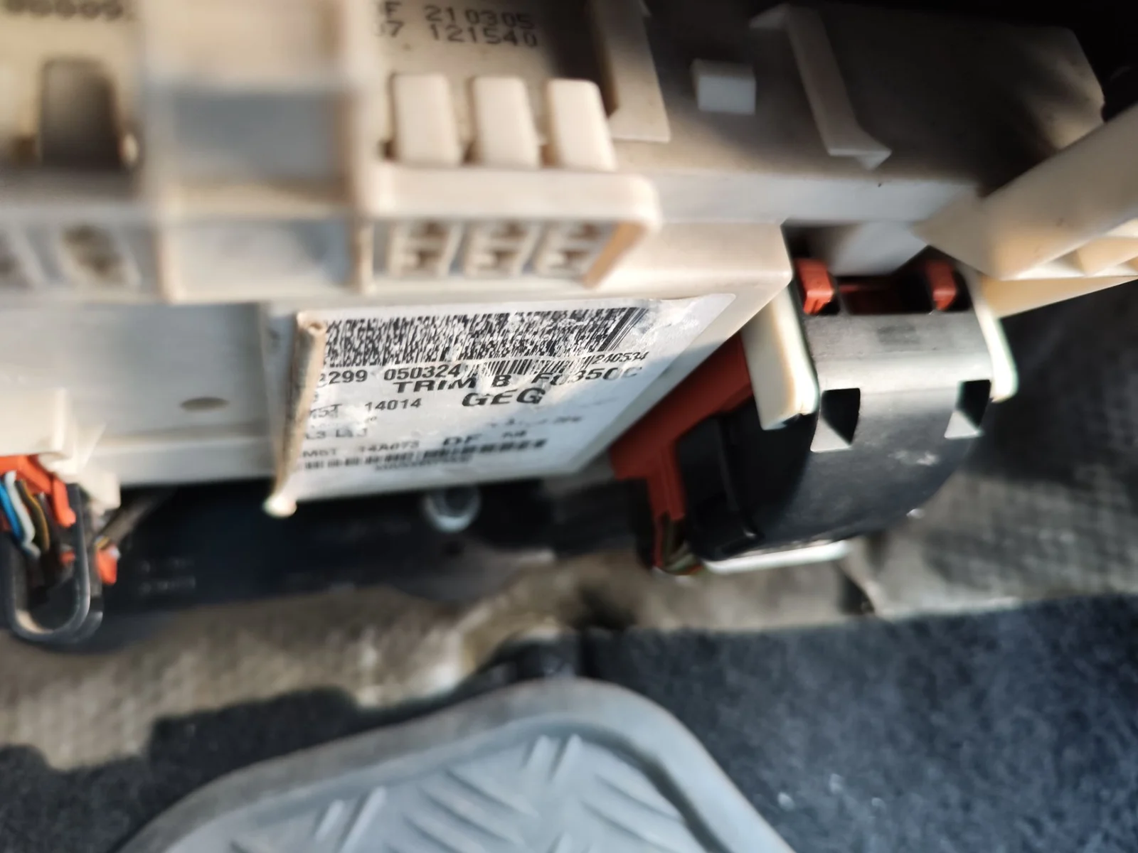 Foto de CAJA RELES / FUSIBLES FORD FOCUS BERLINA (CAP) 1.6 TDCi CAT (90 CV / 66 KW)