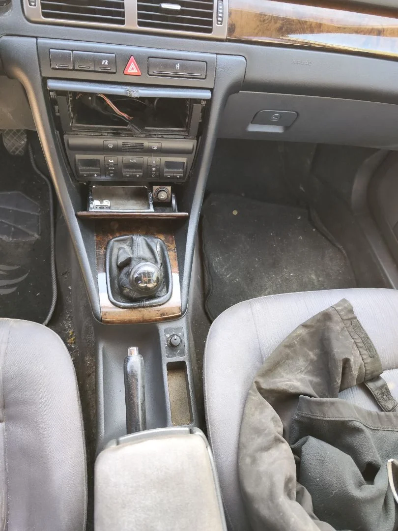 Foto de CONSOLA CENTRAL AUDI A6 BERLINA (4B2) 2.4 V6 30V (165 CV / 121 KW)