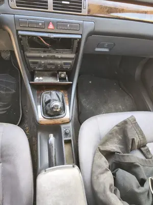 Foto de CONSOLA CENTRAL AUDI A6 BERLINA (4B2) 2.4 V6 30V (165 CV / 121 KW)