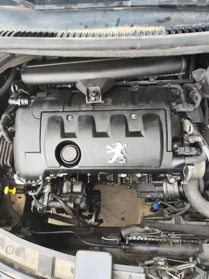 Foto de TAPA MOTOR PEUGEOT 207 CC CABRIO-COUPÉ 1.6 16V (120 CV / 88 KW) foto 2