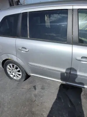 Foto de PUERTA TRASERA DERECHA OPEL ZAFIRA B 1.9 CDTI (120 CV / 88 KW) referencia 13203016