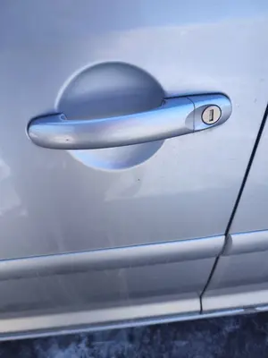 Foto de MANETA EXTERIOR DELANTERA IZQUIERDA VOLKSWAGEN TOURAN (1T1) 1.9 TDI (105 CV / 77 KW)