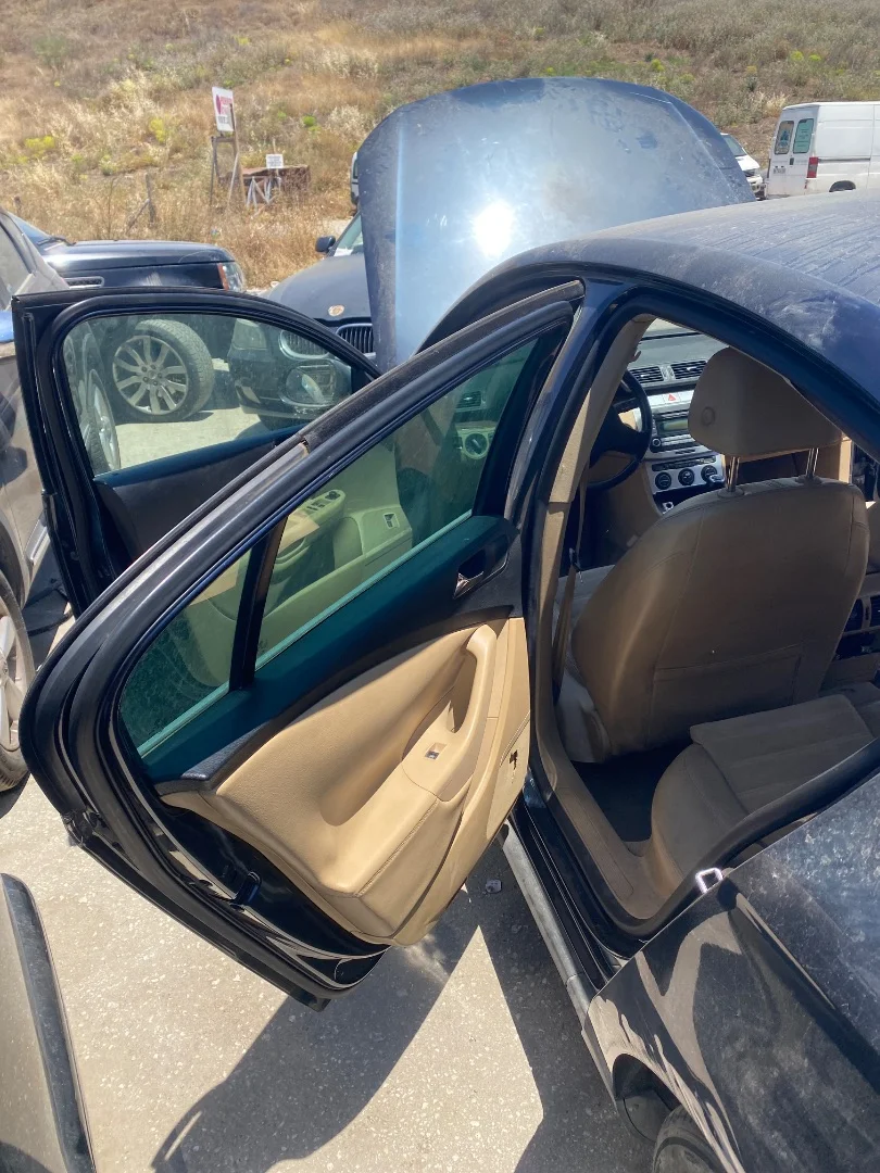 Foto de GOMAS CONTORNO PUERTA VOLKSWAGEN PASSAT BERLINA (3C2) 2.0 TDI (140 CV / 103 KW)