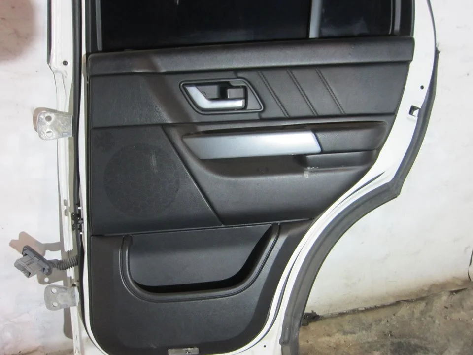Foto de GUARNECIDO PUERTA TRASERA DERECHA LAND ROVER RANGE ROVER SPORT 2.7 Td V6 CAT (190 CV / 140 KW) referencia AH3225568AA