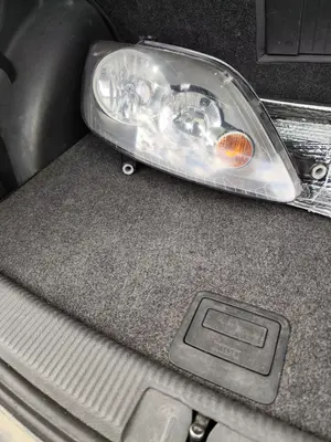Foto de FARO DERECHO VOLKSWAGEN GOLF PLUS V (5M1) 1.9 TDI (105 CV / 77 KW) referencia 5M1941006B foto 2
