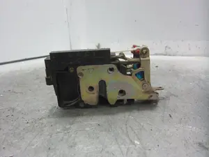 Foto de CERRADURA PUERTA DELANTERA DERECHA CHEVROLET KALOS 1.2 CAT (72 CV / 53 KW) referencia 96272642
