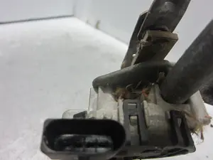 Foto de MOTOR LIMPIA DELANTERO SEAT IBIZA (6L1) 1.4 16V (75 CV / 55 KW) referencia 6L1955023 foto 2