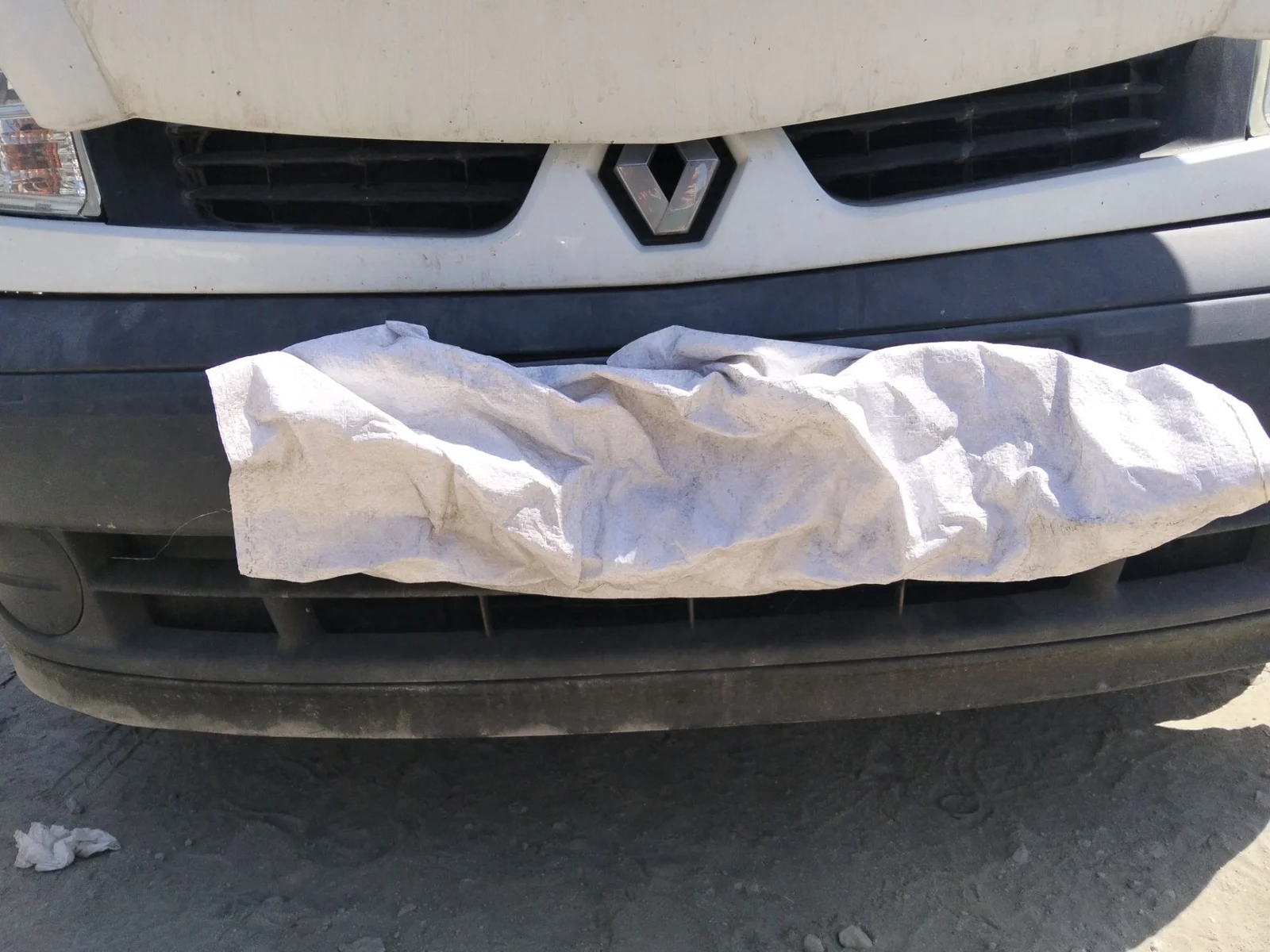 Foto de REJILLA DELANTERA RENAULT KANGOO I (F/KC0)