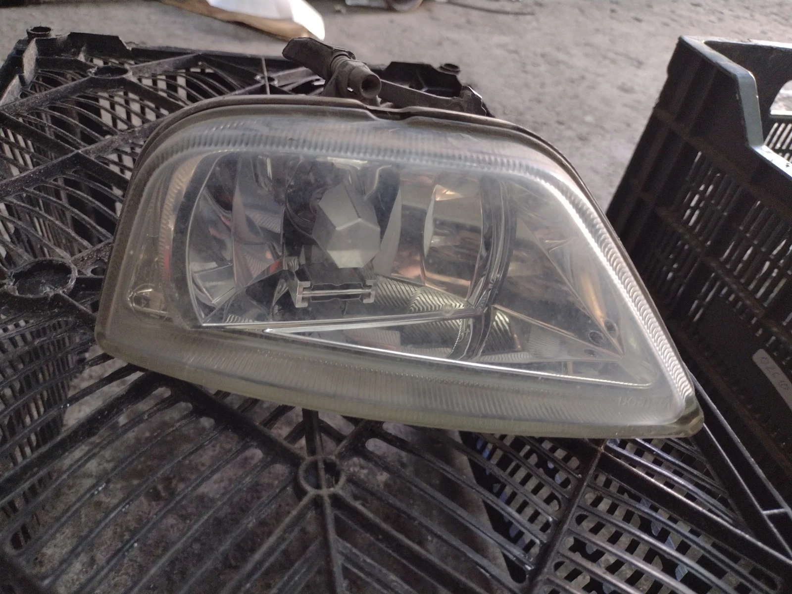 Foto de FARO ANTINIEBLA IZQUIERDO FORD FOCUS BERLINA (CAK) referencia 2M5115K201AH