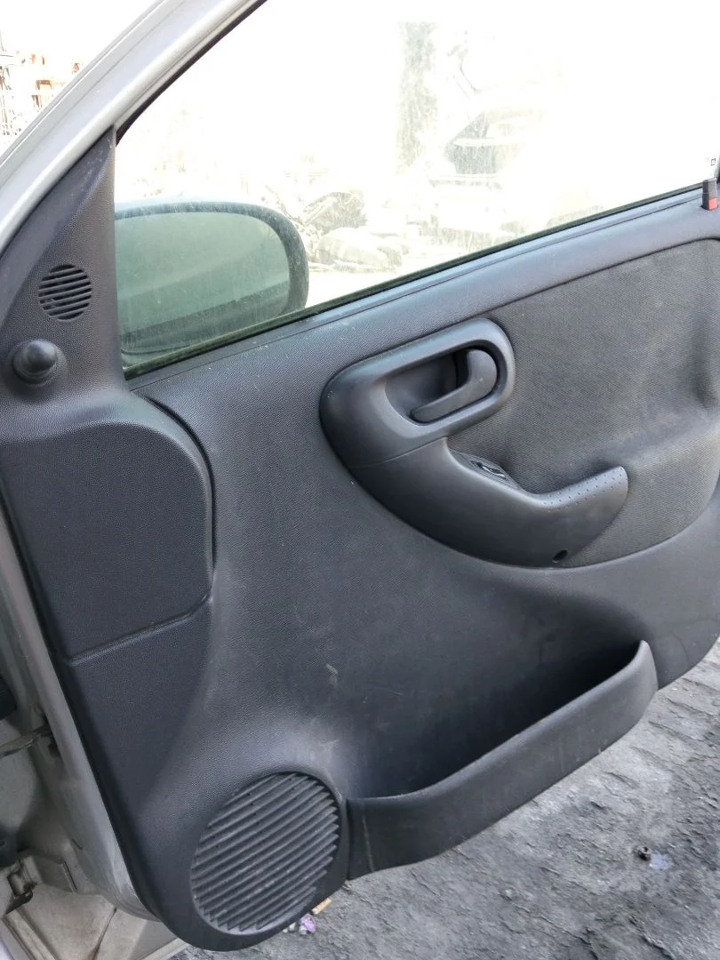 Foto de GUARNECIDO PUERTA DELANTERA DERECHA OPEL CORSA C 1.2 16V CAT (Z 12 XE / LW4) (75 CV / 55 KW)