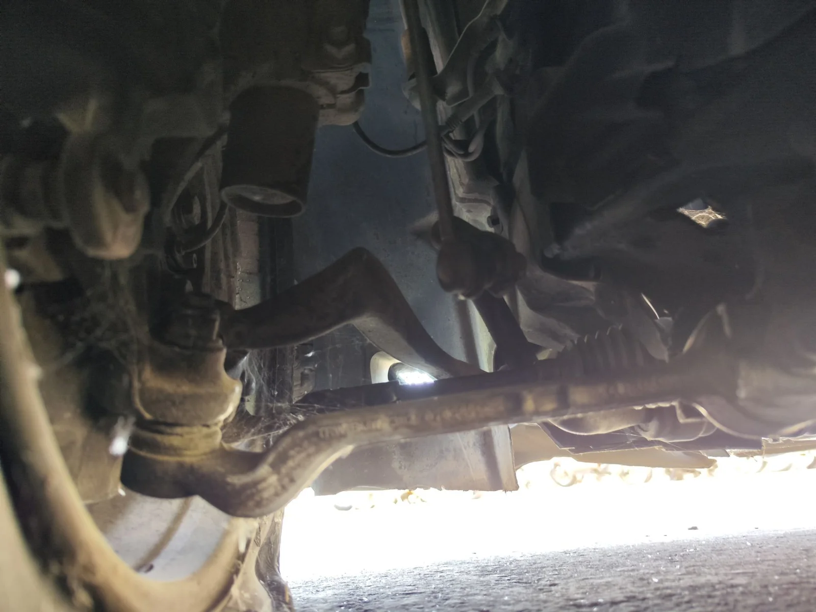 Foto de BRAZO SUSPENSION DELANTERO IZQUIERDO BMW SERIE 1 BERLINA (E81/E87) 2.0 16V Diesel CAT (122 CV / 90 KW)