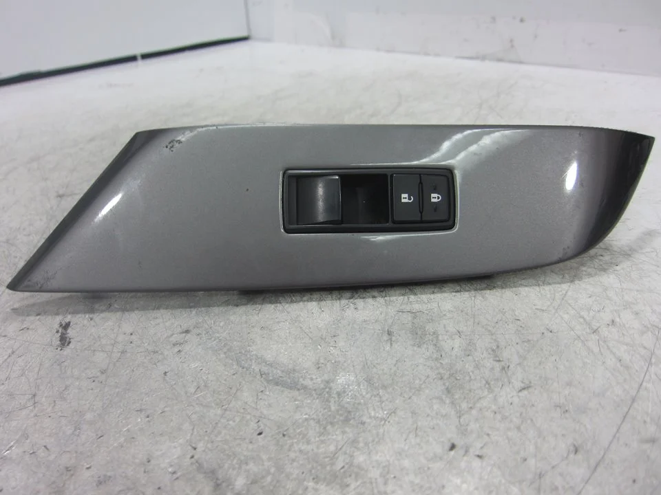 Foto de MANDO ELEVALUNAS DELANTERO DERECHO LEXUS RX (GGL1/GYL1) 3.5 V6 24V CAT (249 CV / 183 KW) referencia 192966