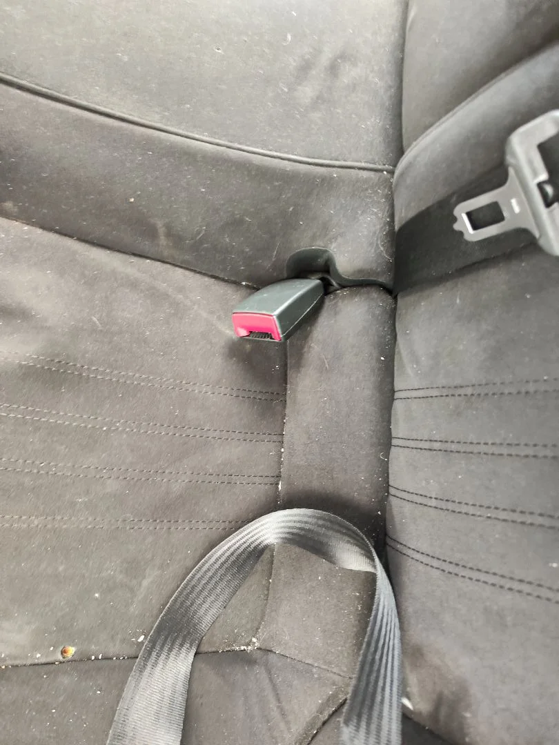 Foto de ENGANCHE CINTURON TRASERO IZQUIERDO ALFA ROMEO 159 (140) 1.9 JTD (M) 16V CAT (150 CV / 110 KW)