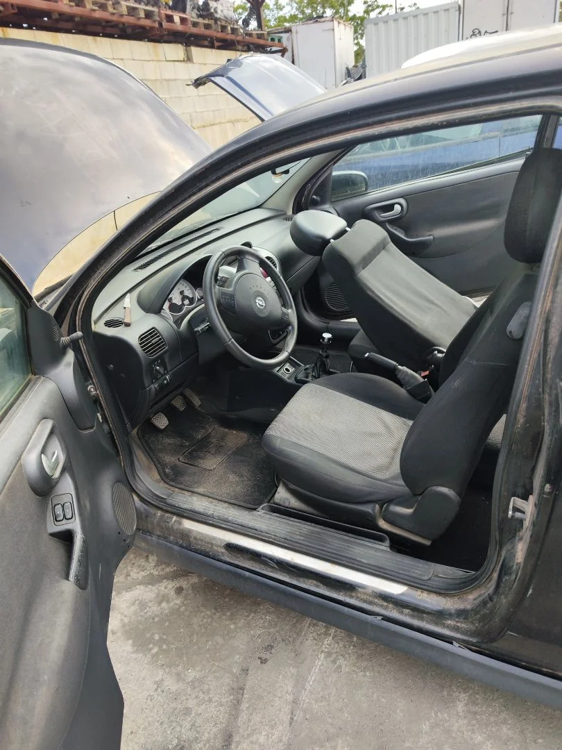 Foto de GOMAS CONTORNO PUERTA OPEL CORSA C 1.2 16V CAT (Z 12 XEP / LB4) (80 CV / 59 KW)