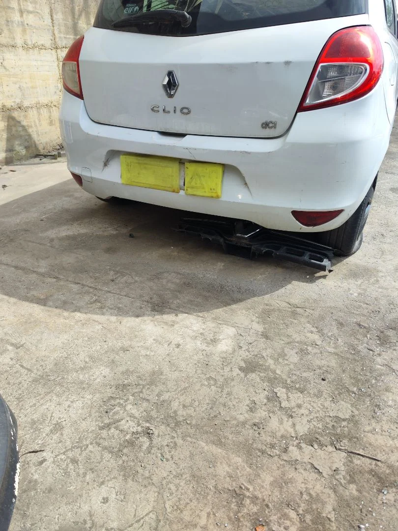Foto de PARAGOLPES TRASERO RENAULT CLIO III 1.5 dCi Diesel FAP (75 CV / 55 KW)