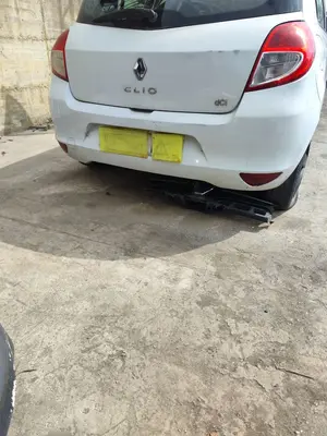 Foto de PARAGOLPES TRASERO RENAULT CLIO III 1.5 dCi Diesel FAP (75 CV / 55 KW)