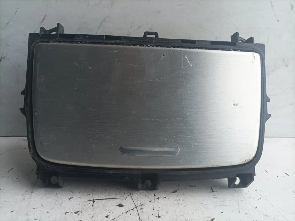 Foto de CENICERO BMW SERIE 7 (F01/F02) 3.0 Turbodiesel (313 CV / 230 KW) referencia 221672