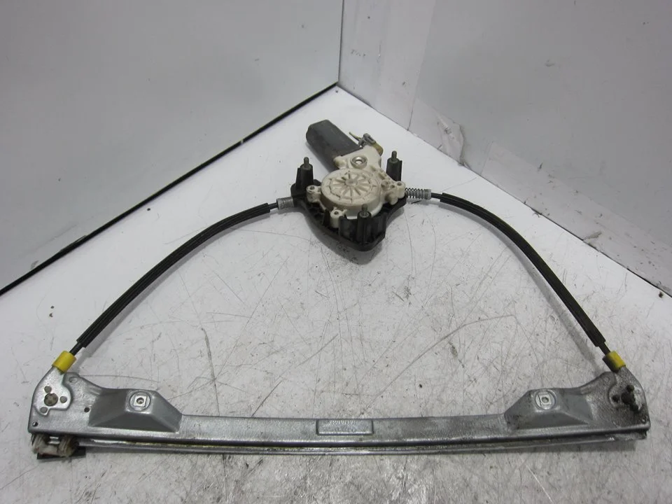 Foto de ELEVALUNAS DELANTERO IZQUIERDO RENAULT CLIO II FASE II (B/CB0) 1.5 dCi Diesel (82 CV / 60 KW) referencia 8200209885