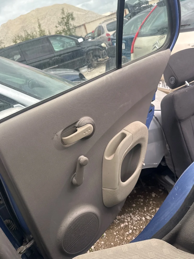 Foto de GUARNECIDO PUERTA TRASERA DERECHA NISSAN MICRA (K12E) 1.2 CAT (65 CV / 48 KW)