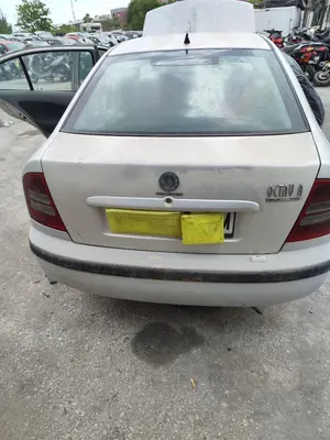 Foto de PORTON TRASERO SKODA OCTAVIA BERLINA (1U2) 1.9 TDI (90 CV / 66 KW) referencia 1U6827023